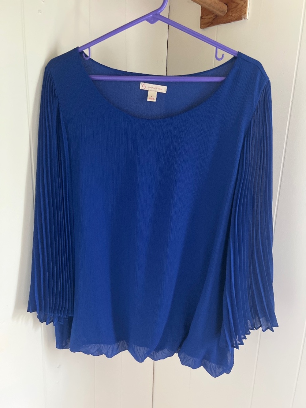 Blue blouse with flowy sleeves